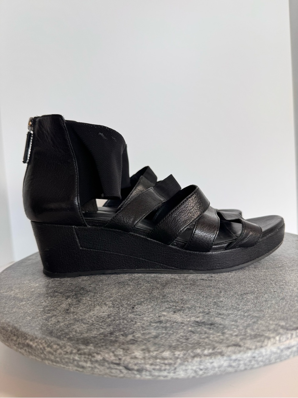 Eileen Fisher Sandals Heels 8 Solid Black Sport